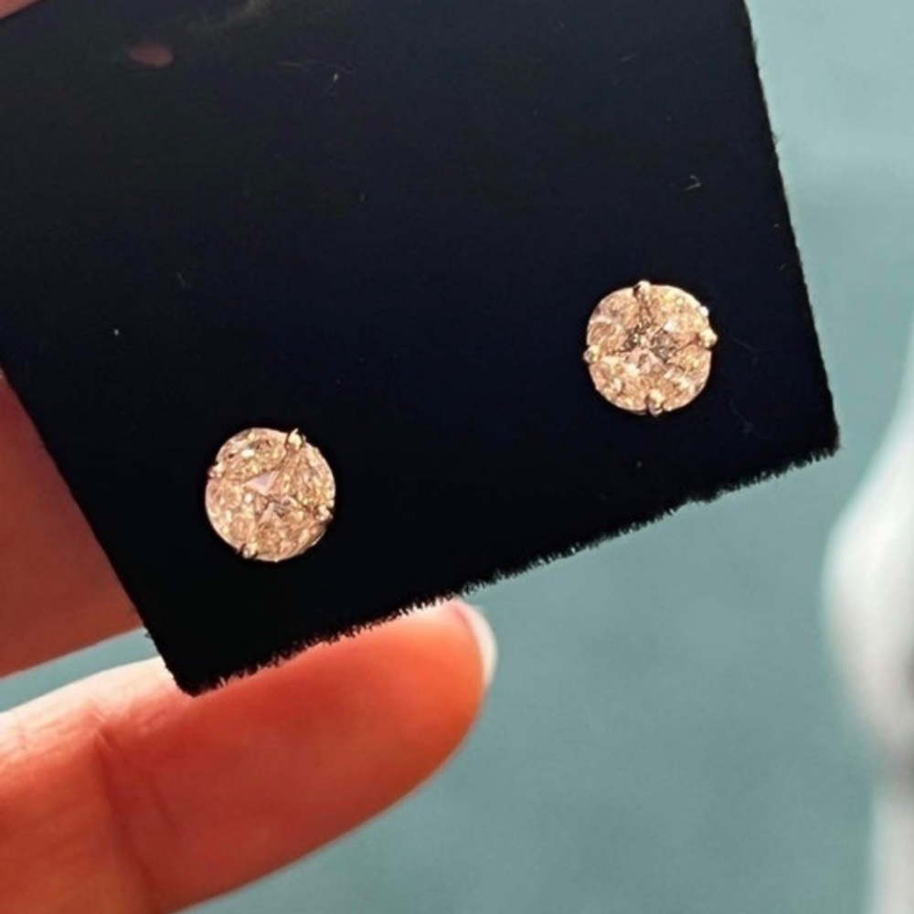 18kt diamond earring 1.4 carats diamonds